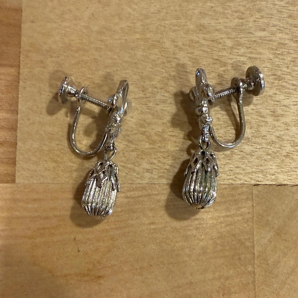 Vintage Fleur de Lis Silver Screw On Earrings